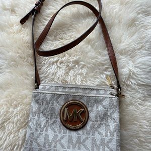 Michael Kors Criss body